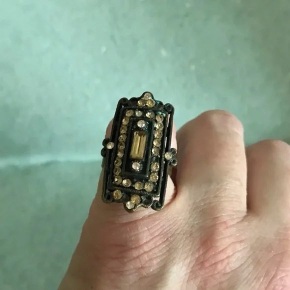 Vintage Crystal Ring - Picture 5 of 7